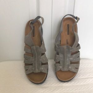 Collections By Clarks Gray Sandals Size 7.5